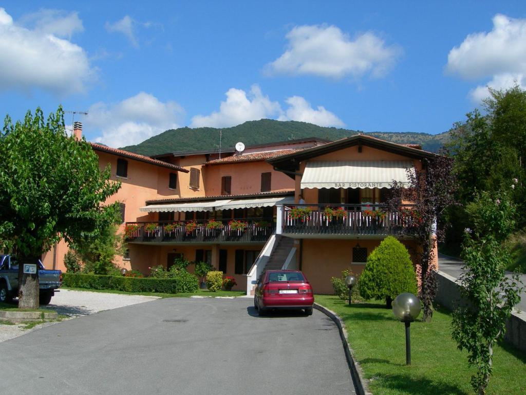 Hotel Colomber Gardone Riviera Exterior photo