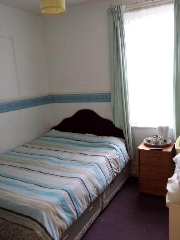 The Elmora Bed & Breakfast Blackpool Room photo