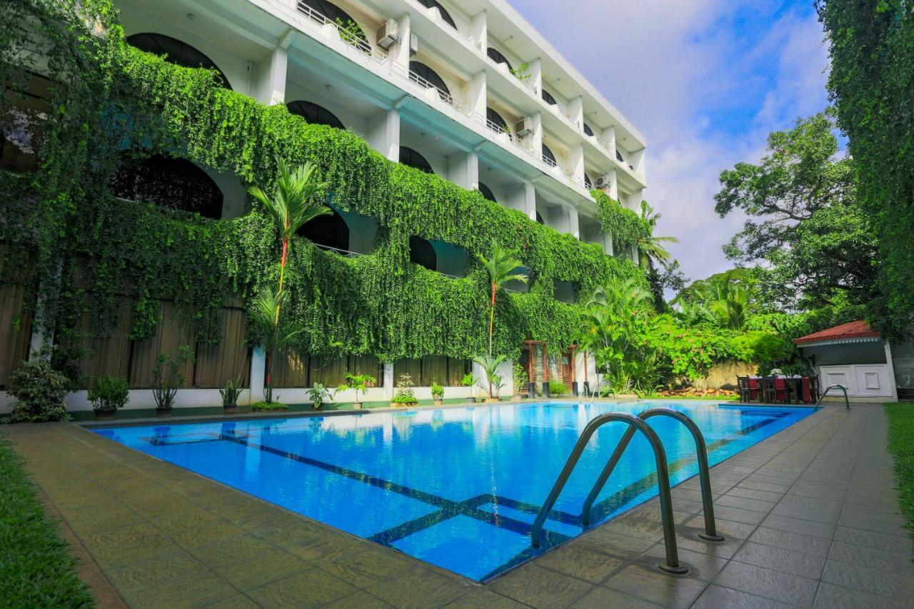 Kandyan Reach Hotel Kurunegala Exterior photo