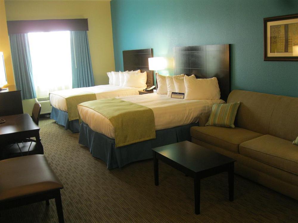 Best Western Lindsay Inn & Suites Room photo