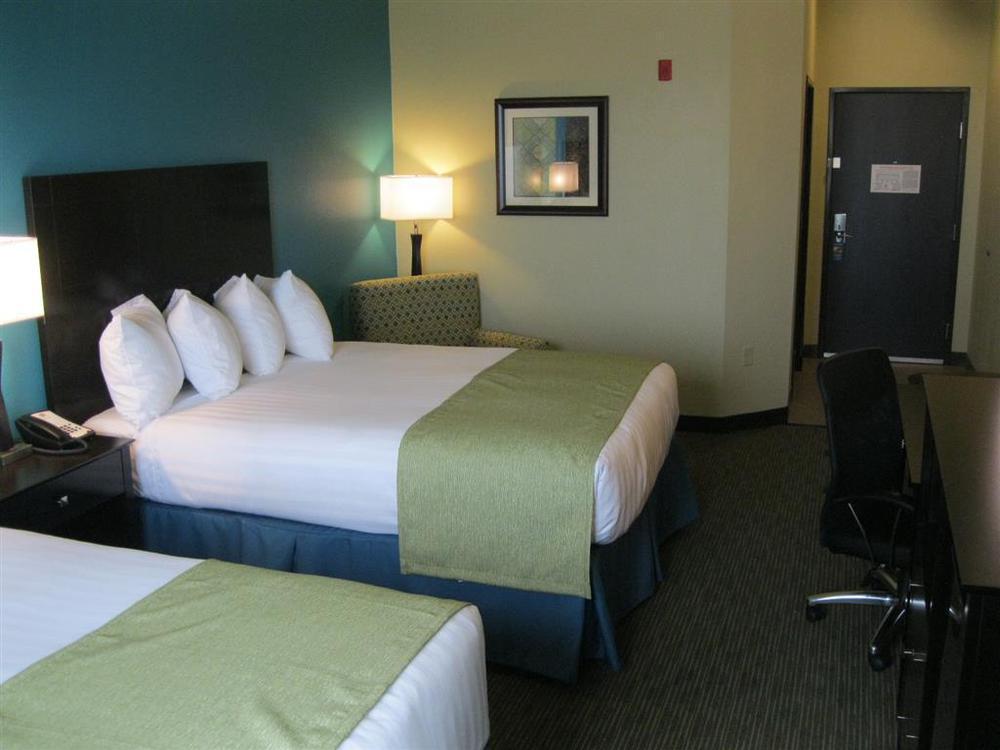Best Western Lindsay Inn & Suites Room photo