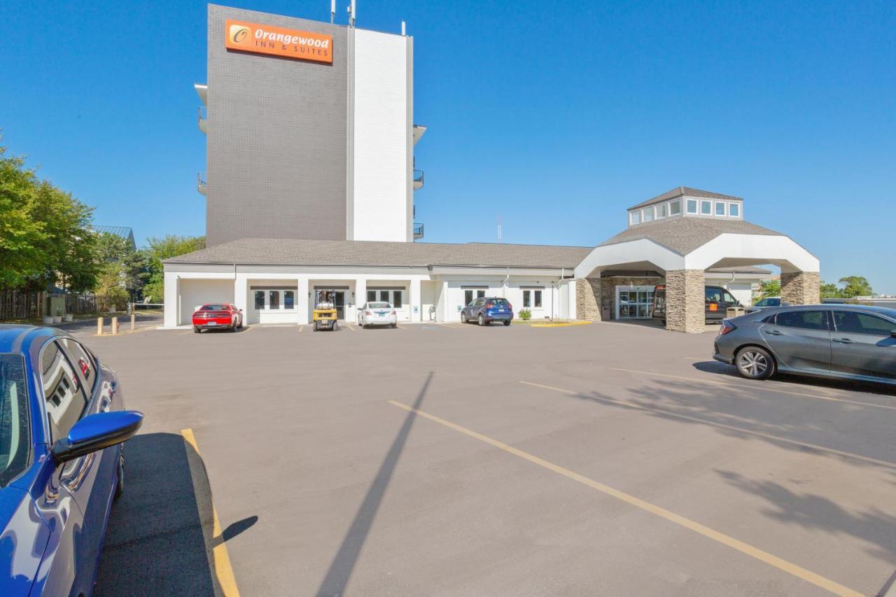 Orangewood Inn & Suites Kansas City Airport Exterior photo