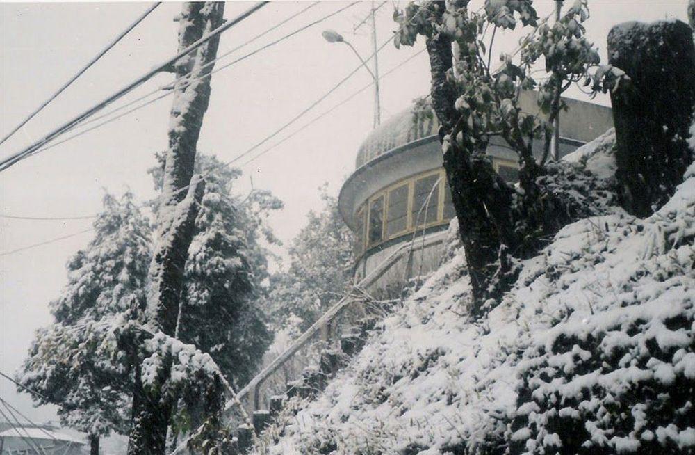 Old - Main Bellevue Heritage Hotel Darjeeling  Exterior photo