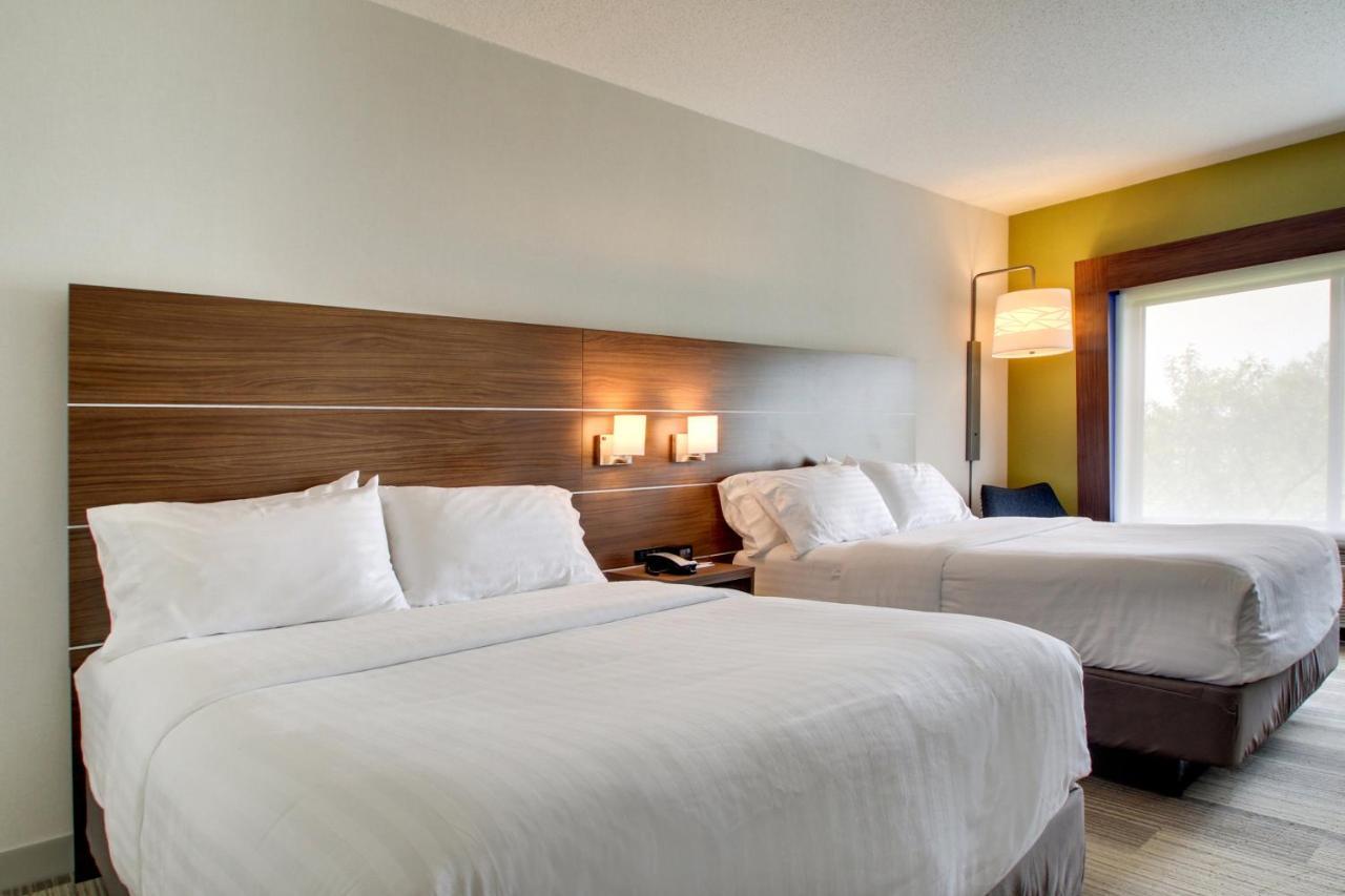 Holiday Inn Express & Suites Aurora - Naperville, An Ihg Hotel Exterior photo