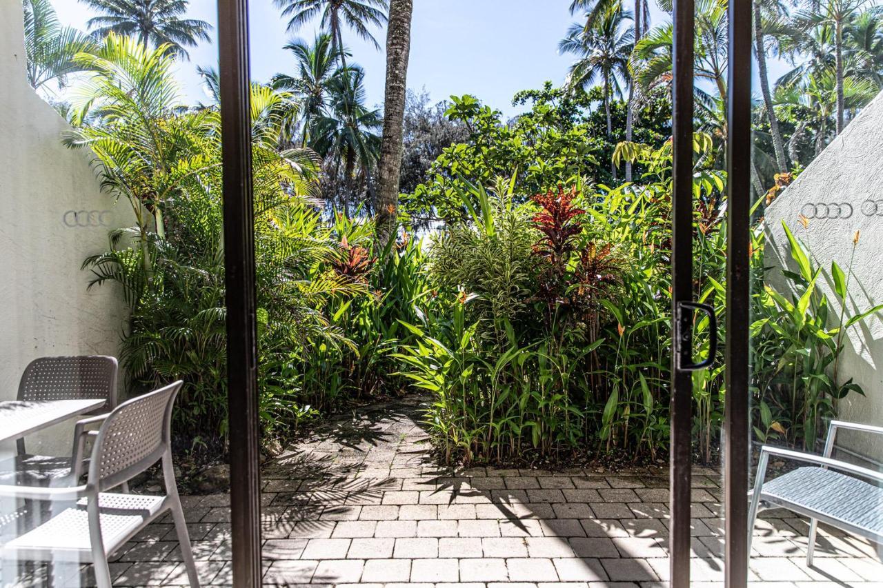 Beachfront Terraces With Onsite Reception & Check In Port Douglas Exterior photo