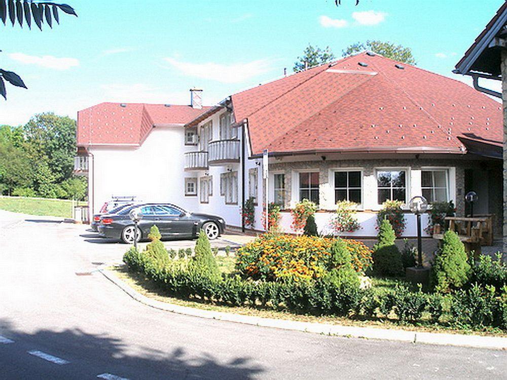 House Restaurant Sedra Hotel Irinovac Exterior photo