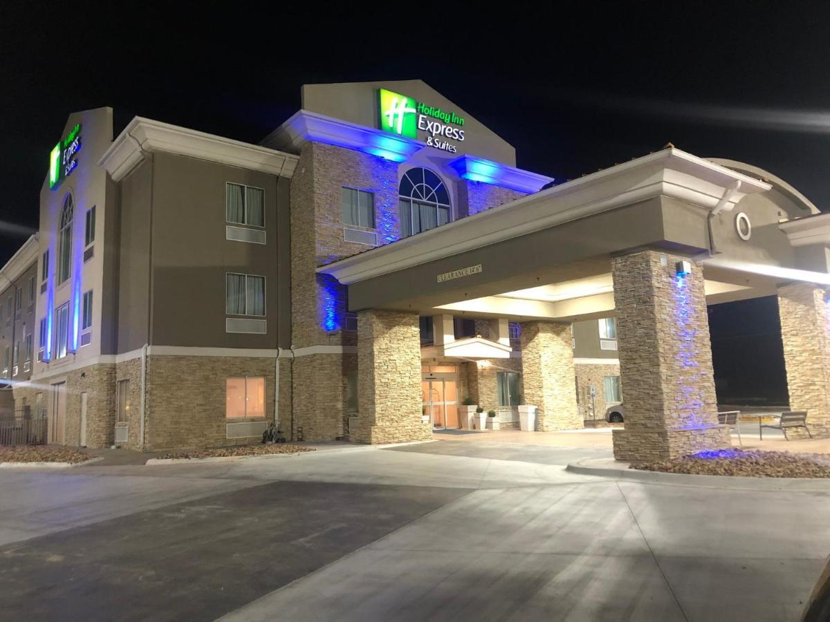 Holiday Inn Express Hotel & Suites Woodward Hwy 270, An Ihg Hotel Exterior photo