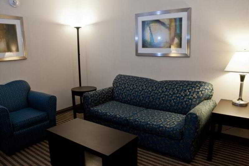 Best Western Plus Portage Hotel And Suites Room photo