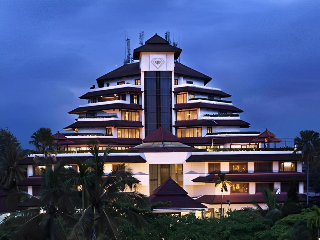 Grand Diamond Hotel Yogyakarta Exterior photo