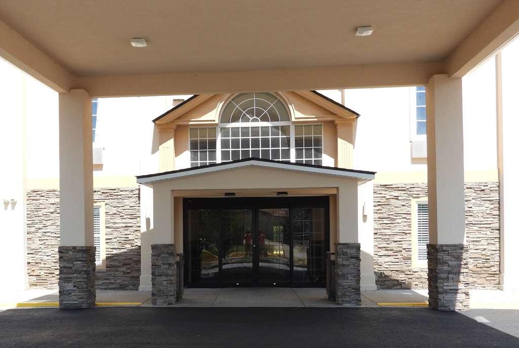 Baymont By Wyndham Lafayette Airport Hotel Exterior photo