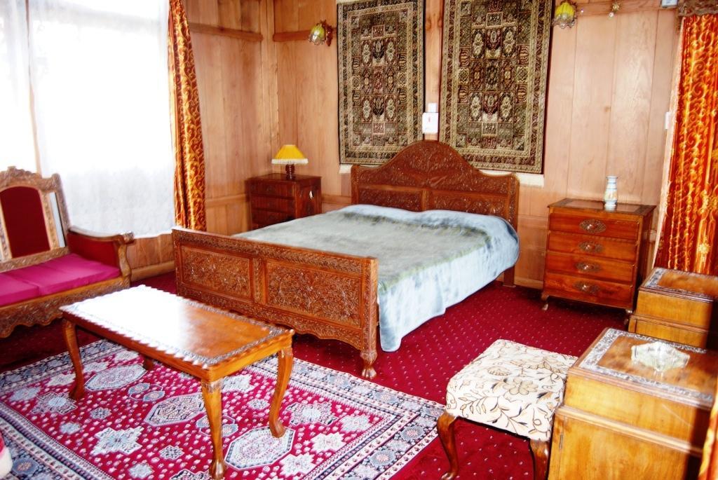 Howrah Houseboat Hotel Srinagar  Room photo