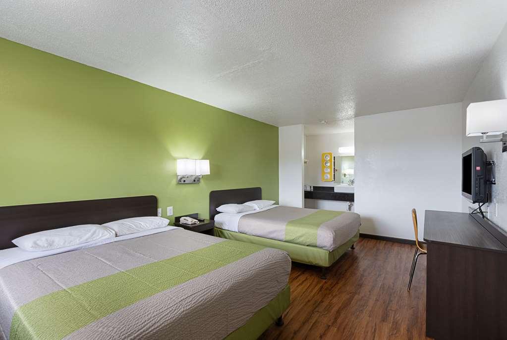 Motel 6 Chattanooga East Room photo