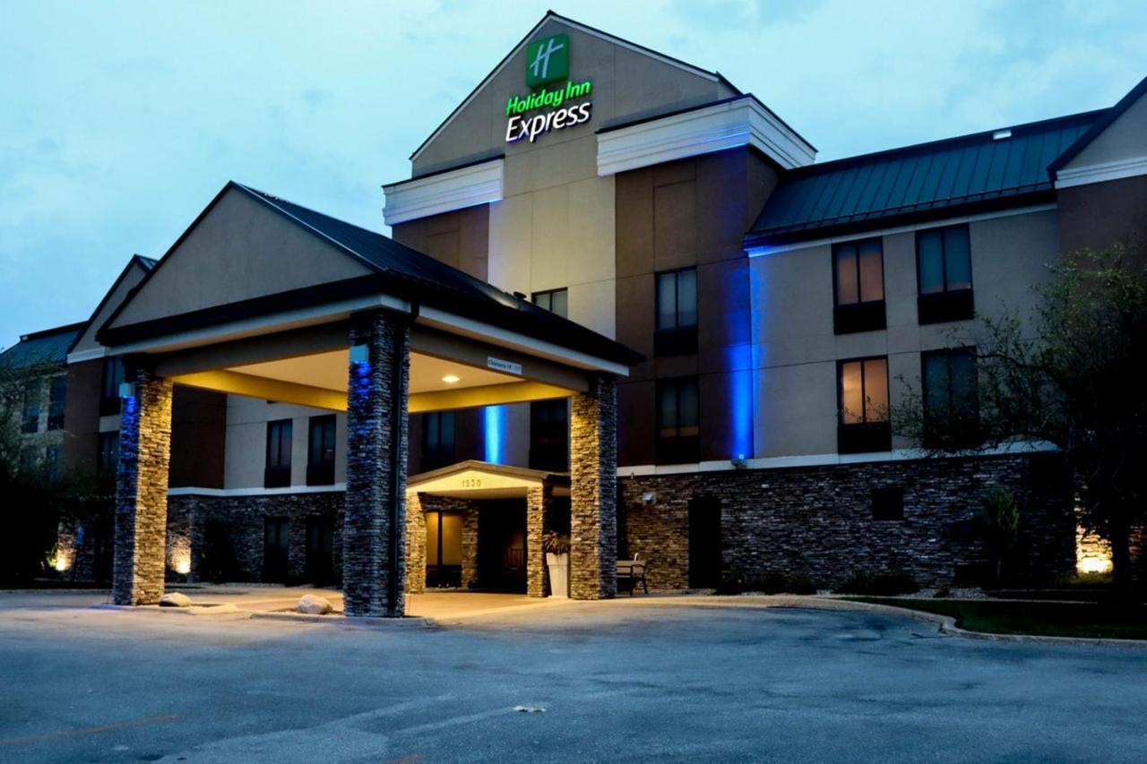 Holiday Inn Express Cedar Rapids - Collins Road, An Ihg Hotel Exterior photo