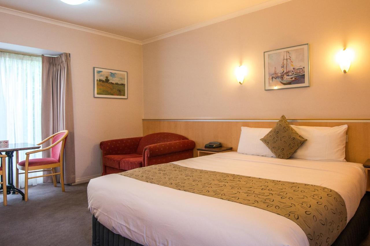 The Waverley International Hotel Glen Waverley Room photo