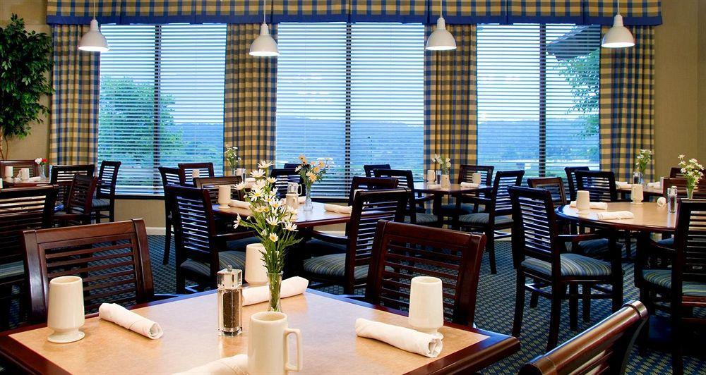 Ramada By Wyndham Greensburg Hotel & Conference Center Restaurant photo