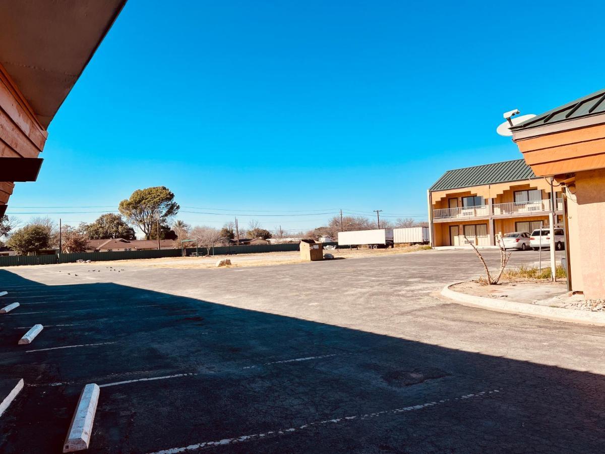 Econo Lodge Del Rio Exterior photo