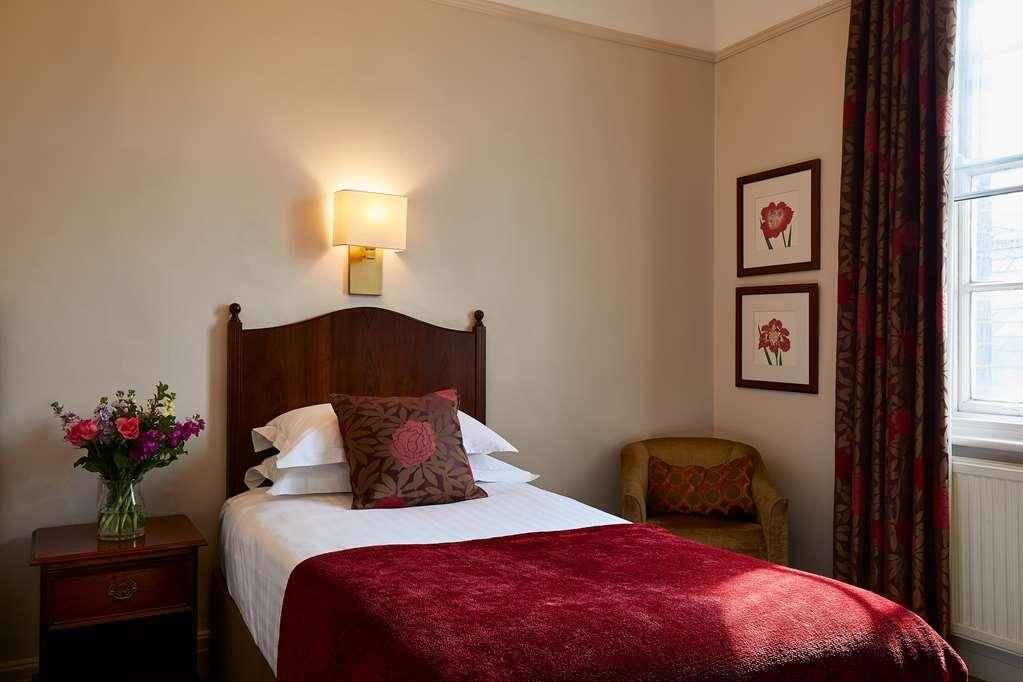 Macdonald Alveston Manor Hotel & Spa Stratford-upon-Avon Room photo
