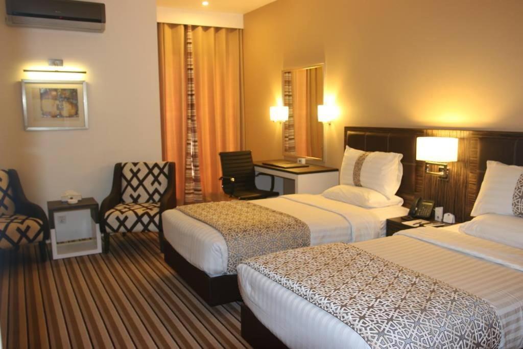 West Inn Hotel Faisalabad Exterior photo