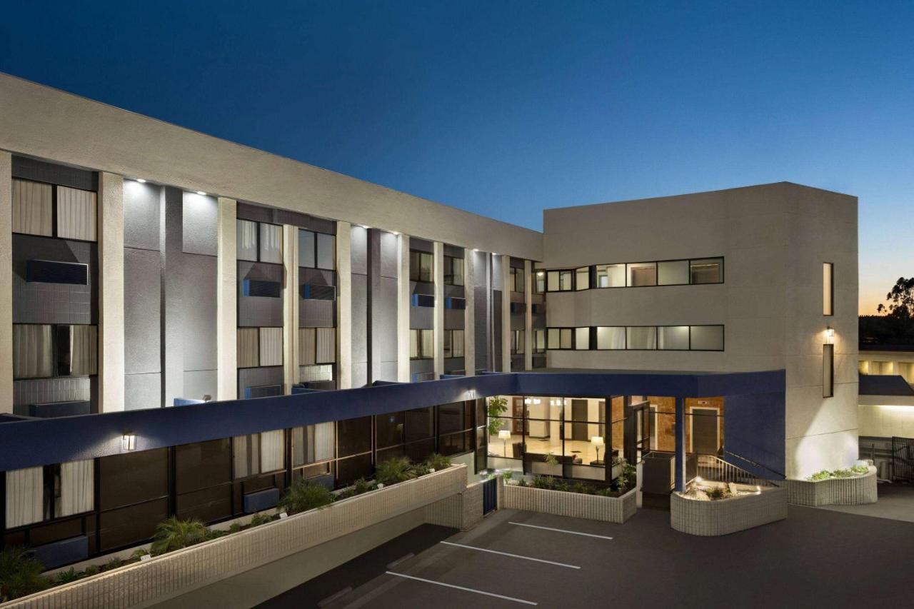 Baymont By Wyndham Monterey Park Hotel Exterior photo