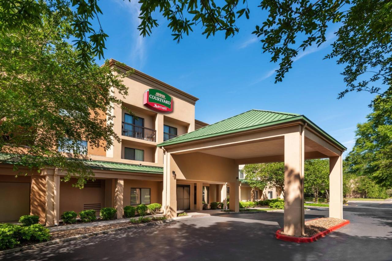 Courtyard Lafayette Airport Hotel Exterior photo