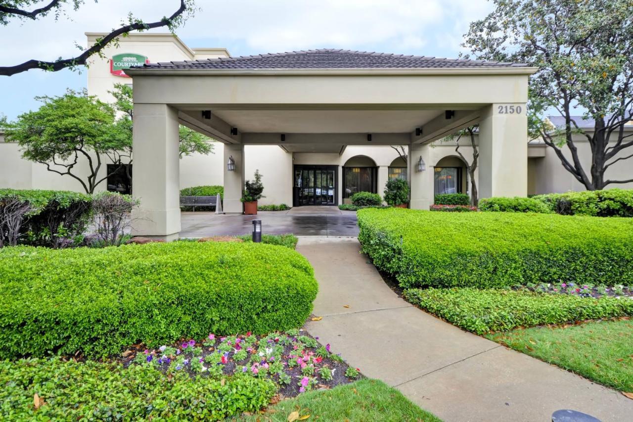 Courtyard Dallas Medical Market Center Exterior photo