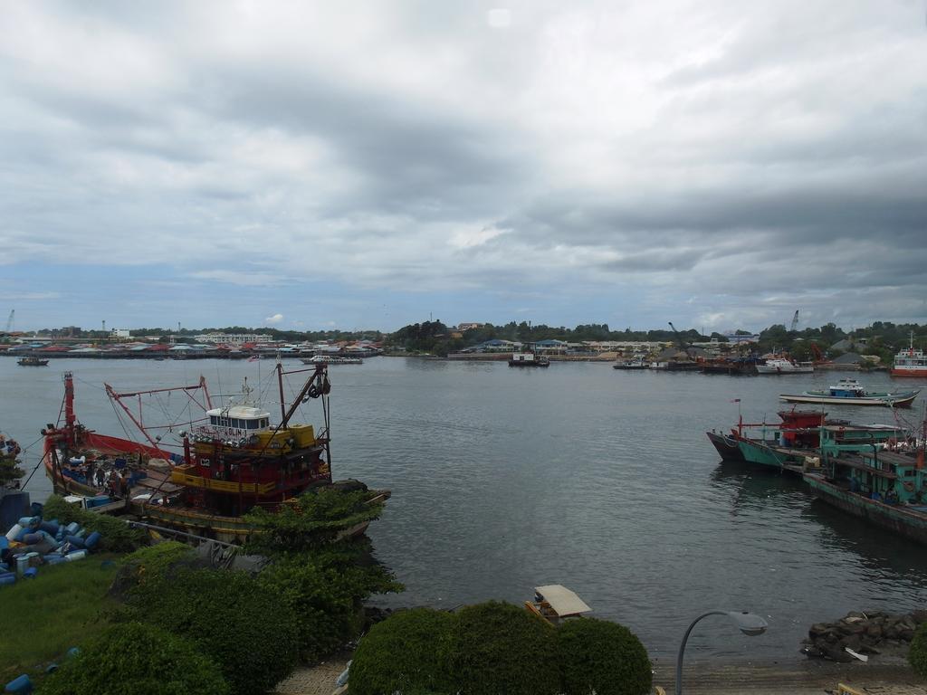 One Hotel Labuan Exterior photo