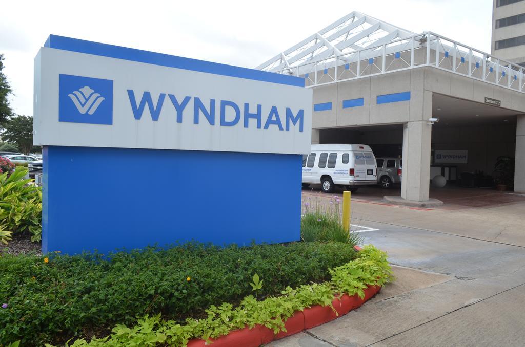 Wyndham Houston West Energy Corridor Hotel Exterior photo