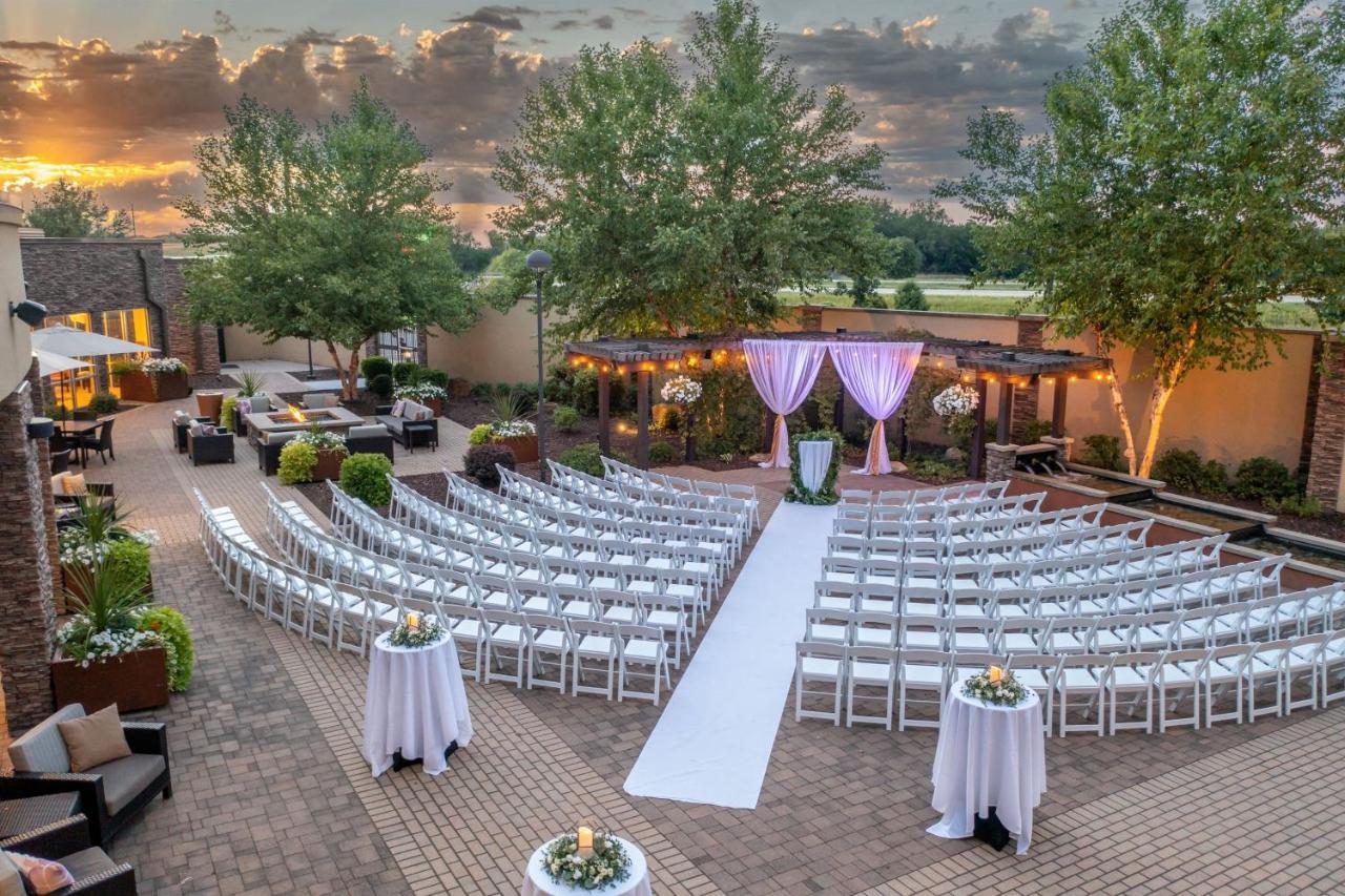 Courtyard Mankato Hotel & Event Center Exterior photo