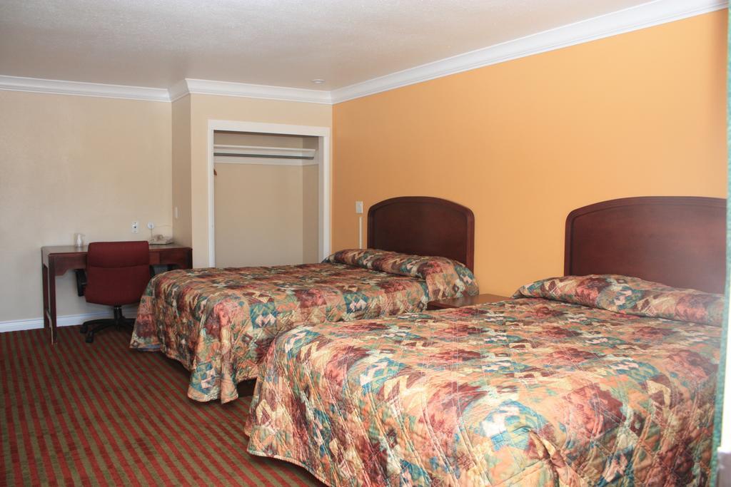 A-1 Budget Motel Klamath Falls Room photo