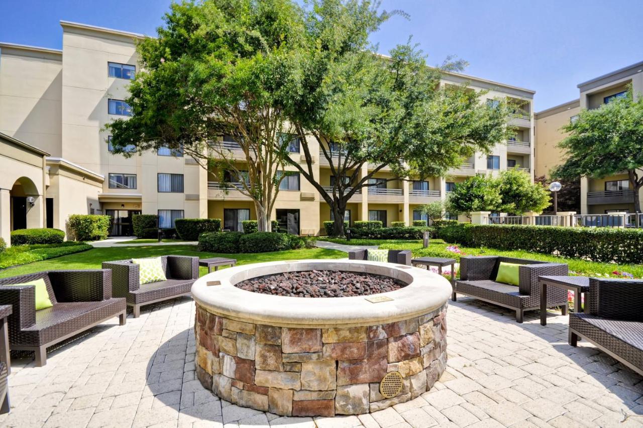 Courtyard Dallas Medical Market Center Exterior photo