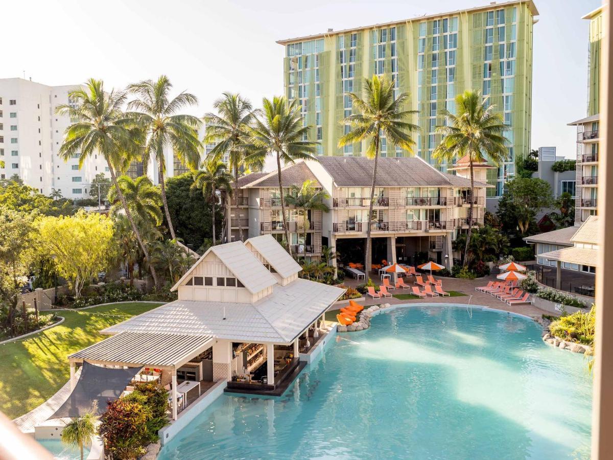 Novotel Cairns Oasis Resort Exterior photo