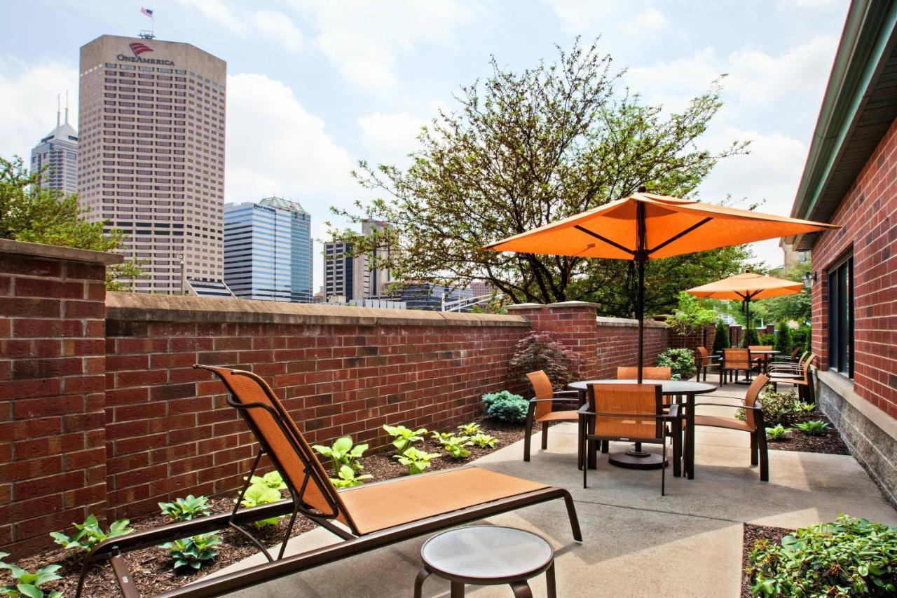 Courtyard Indianapolis At The Capitol Hotel Exterior photo