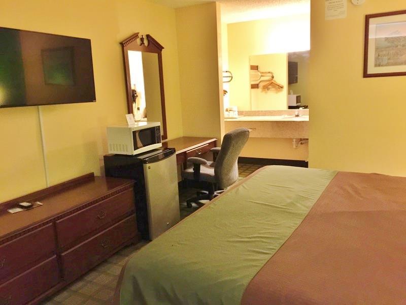 Americas Best Value Inn And Suites Siloam Springs Room photo