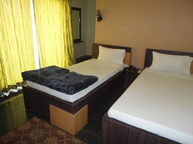 Hotel Crystal Banjara Hyderabad Room photo