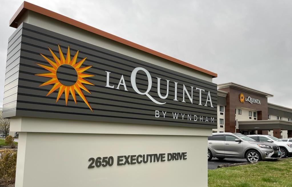 La Quinta Inn By Wyndham Indianapolis Airport Executive Dr Exterior photo