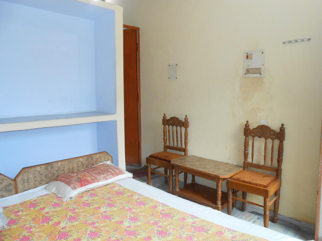 Maruti Guest House Varanasi Room photo