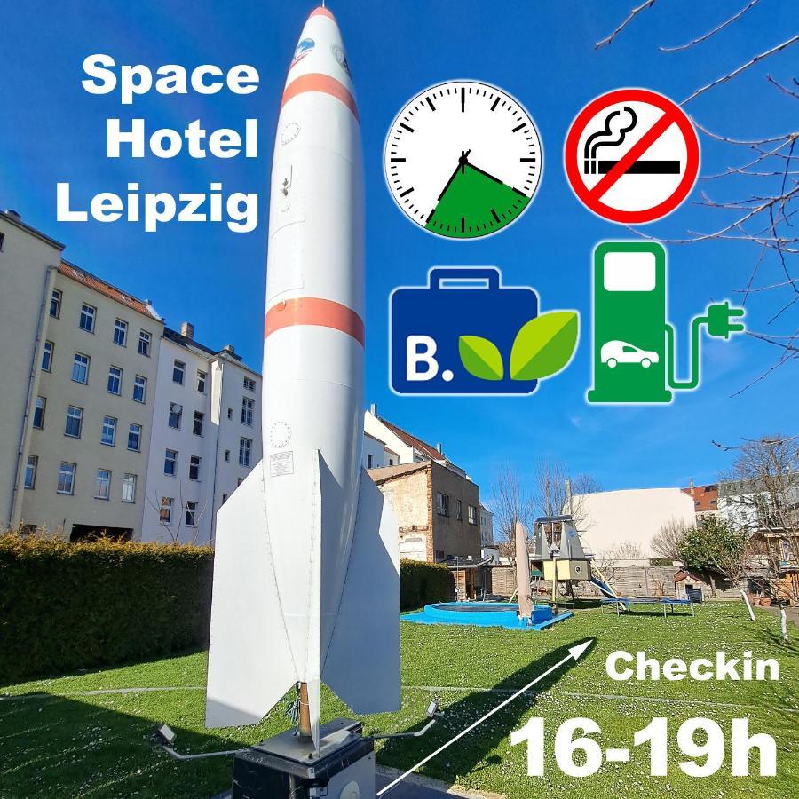 Space Hotel Im Campus Der Jvp Schule Leipzig Exterior photo