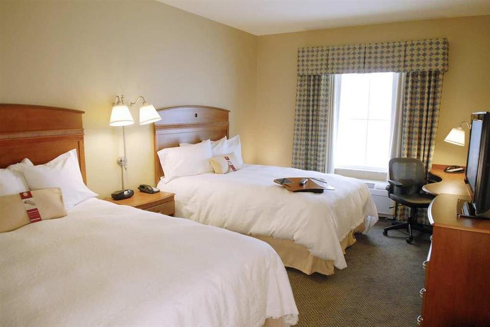 Hampton Inn & Suites Mystic Room photo