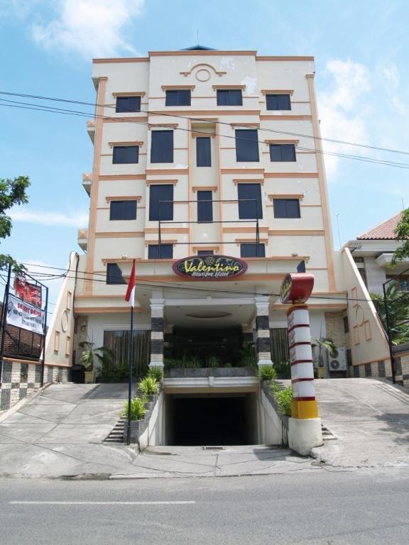 Valentino Boutique Hotel Makassar Exterior photo