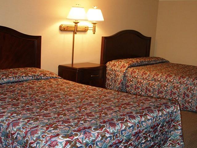 Red Carpet Inn Charlottesville Room photo