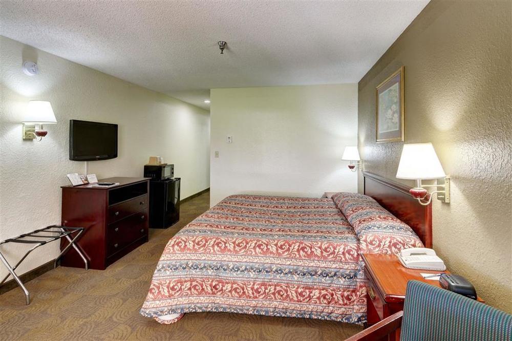 Regency Inn & Suites Biloxi Room photo