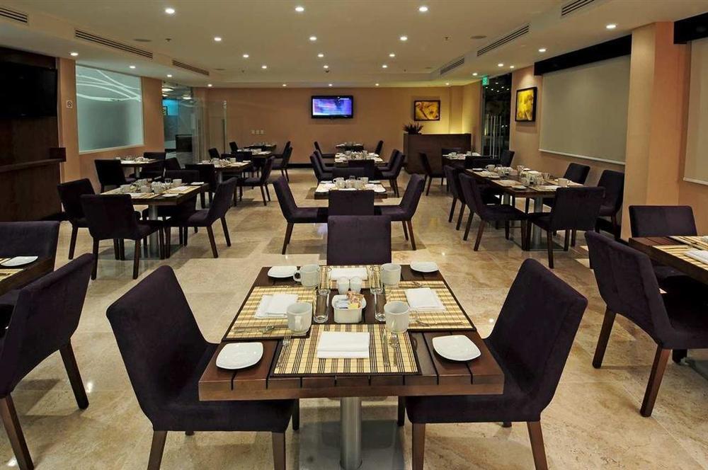 Doubletree By Hilton Queretaro Hotel Restaurant photo