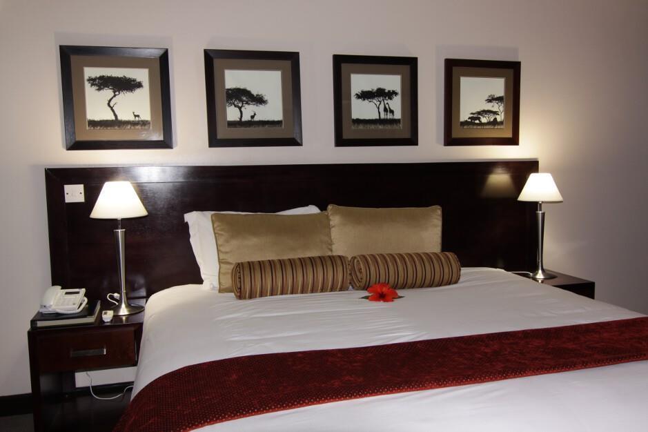 Cresta Thapama Hotel Francistown Room photo