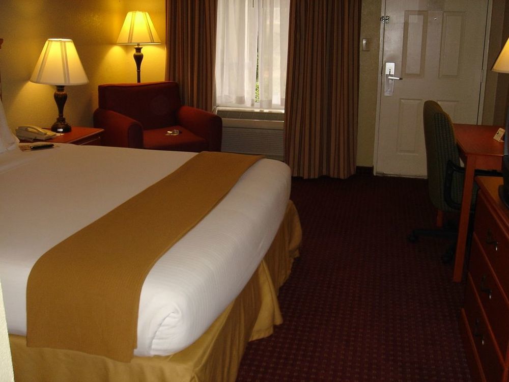 Econo Lodge Inn & Suites - Marianna Room photo