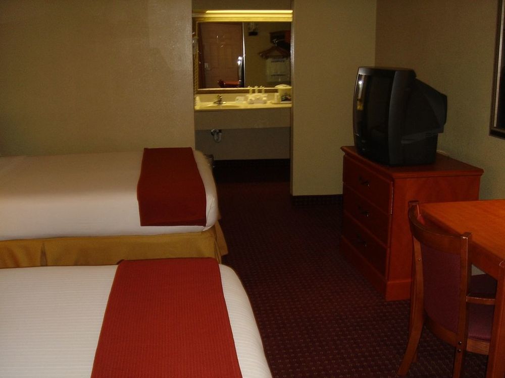 Econo Lodge Inn & Suites - Marianna Room photo