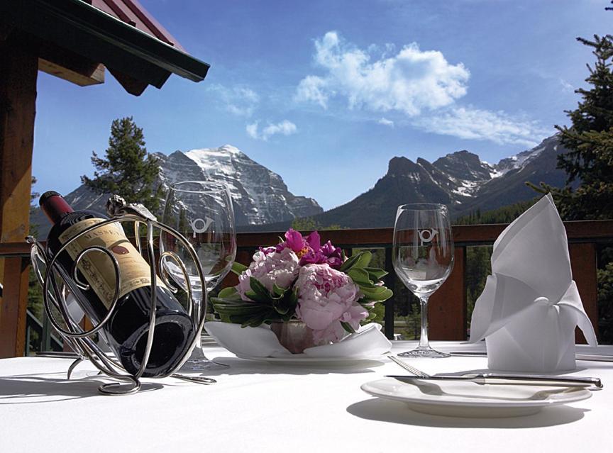 Post Hotel And Spa Lake Louise Restaurant photo