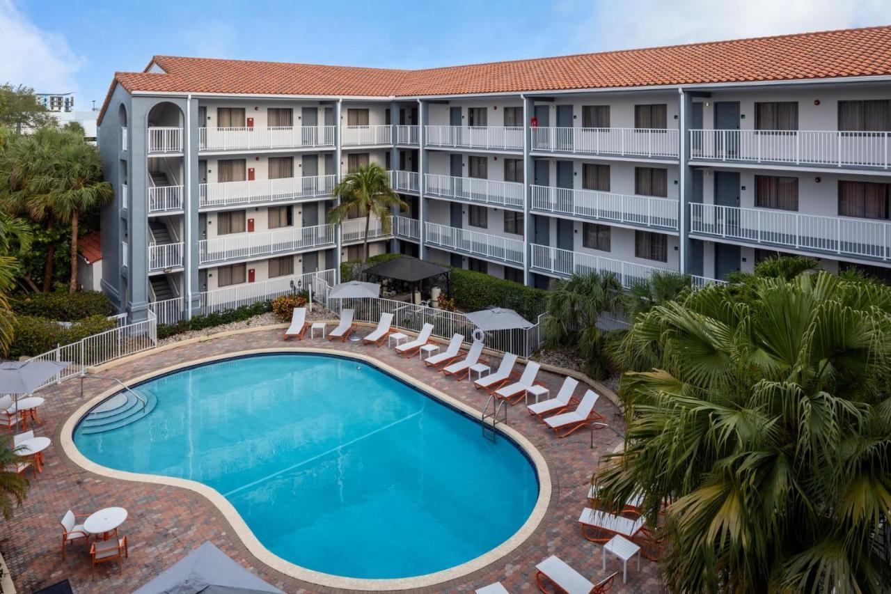 Holiday Inn & Suites Boca Raton - North Exterior photo