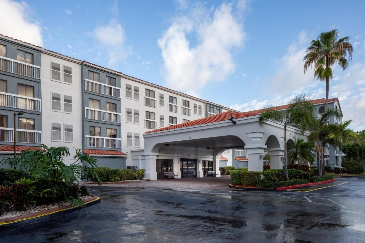 Holiday Inn & Suites Boca Raton - North Exterior photo
