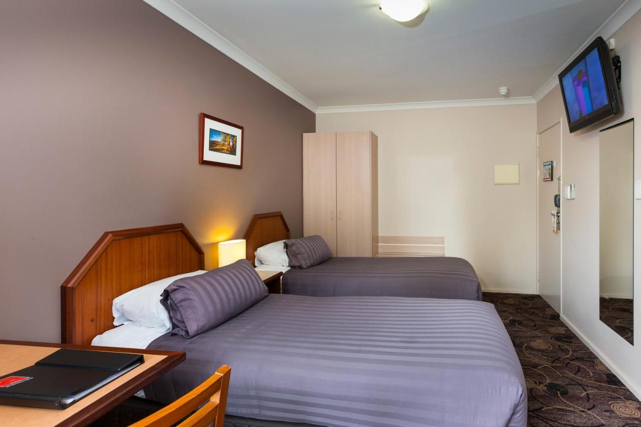 Quality Hotel Bayswater Perth Exterior photo