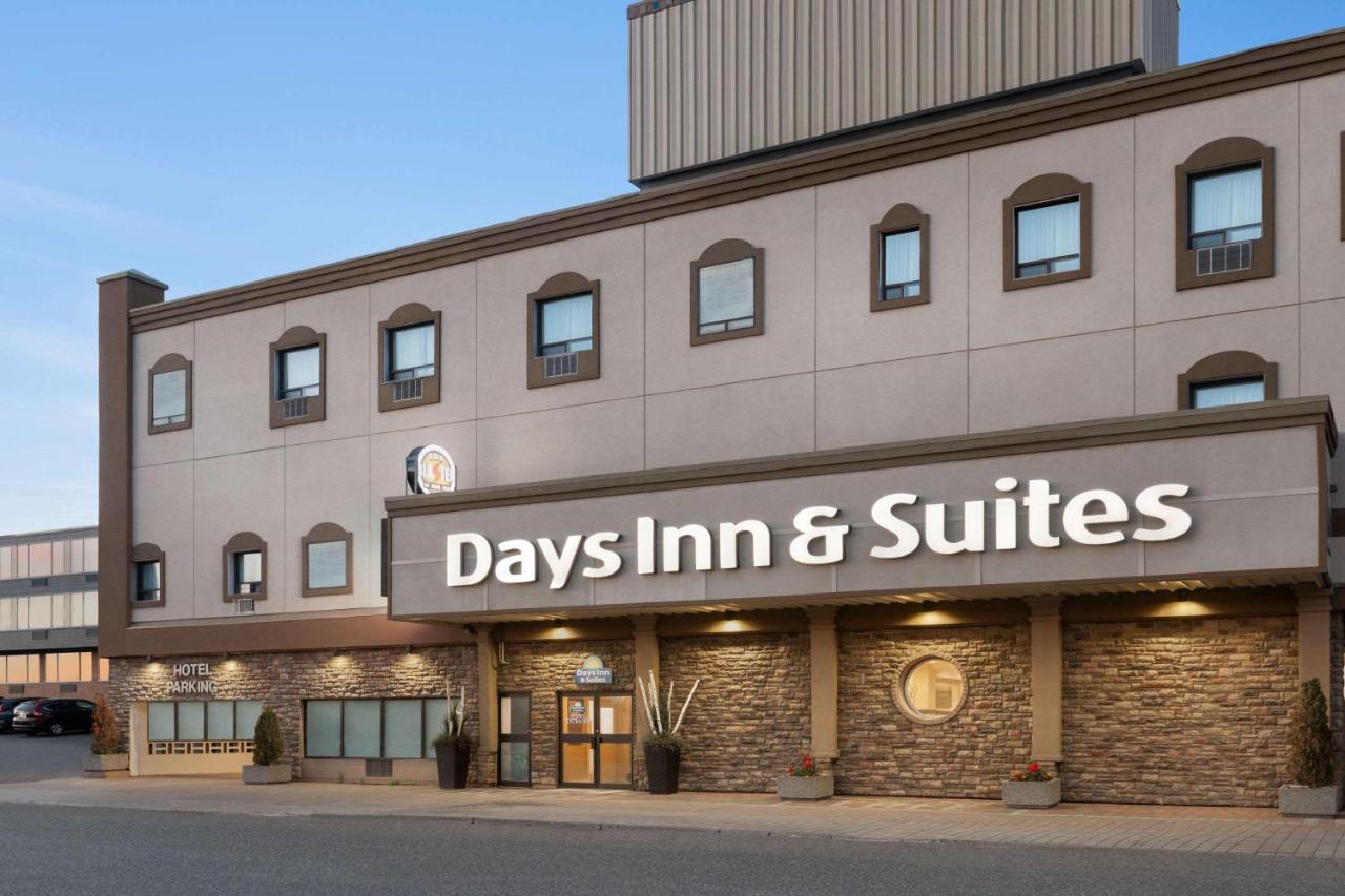Days Inn & Suites By Wyndham Sault Ste. Marie On Exterior photo